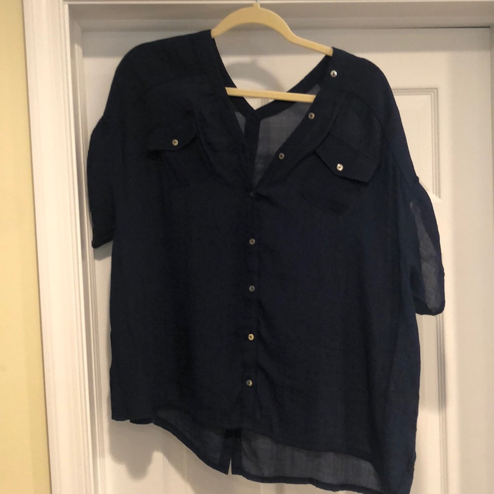 Woman’s Alfani top medium